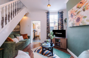 NEW! Stunning 2-Bed City-Centre Home in Chester by 53 Degrees Property - Ideal for Couples & Groups - Sleeps 6!